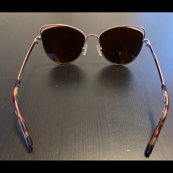 Stylish Michael Kors Sunglasses - Picture 4 of 4